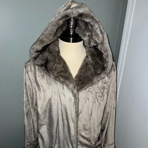 Beautiful hooded rob pottery barn